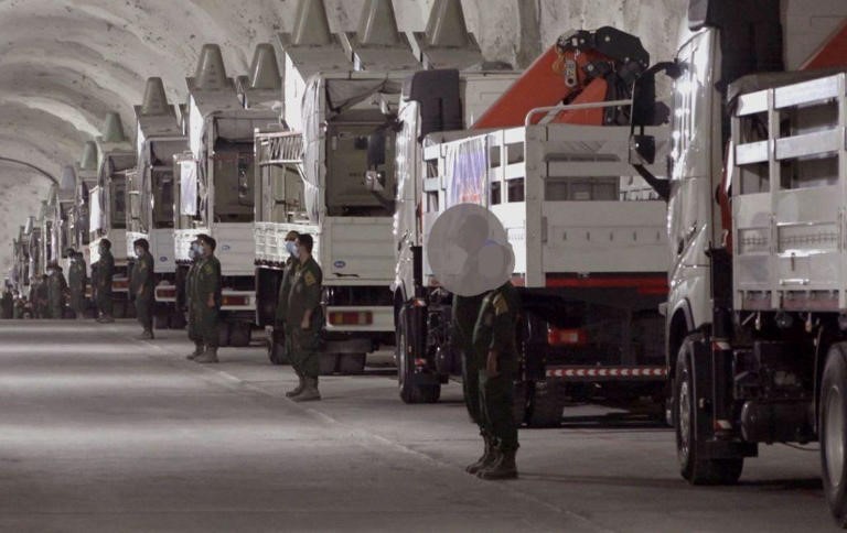 Dezenas de caminhões carregados com mísseis de diversos tamanhos estariam espalhados por quilômetros de túneis, segundo autoridades iranianas