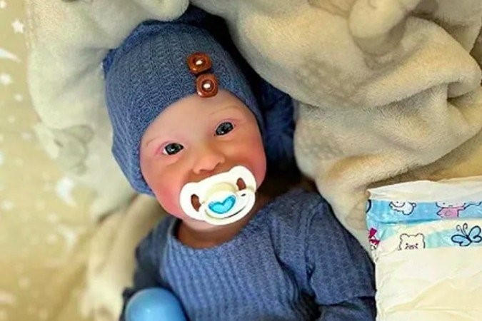 Dessa vez, um padre que tem mais de 6 milhões de seguidores nas redes sociais fez um desabafo sobre mulheres que tratam bonecas reborn como filhos de verdade. - (crédito: Reprodução)